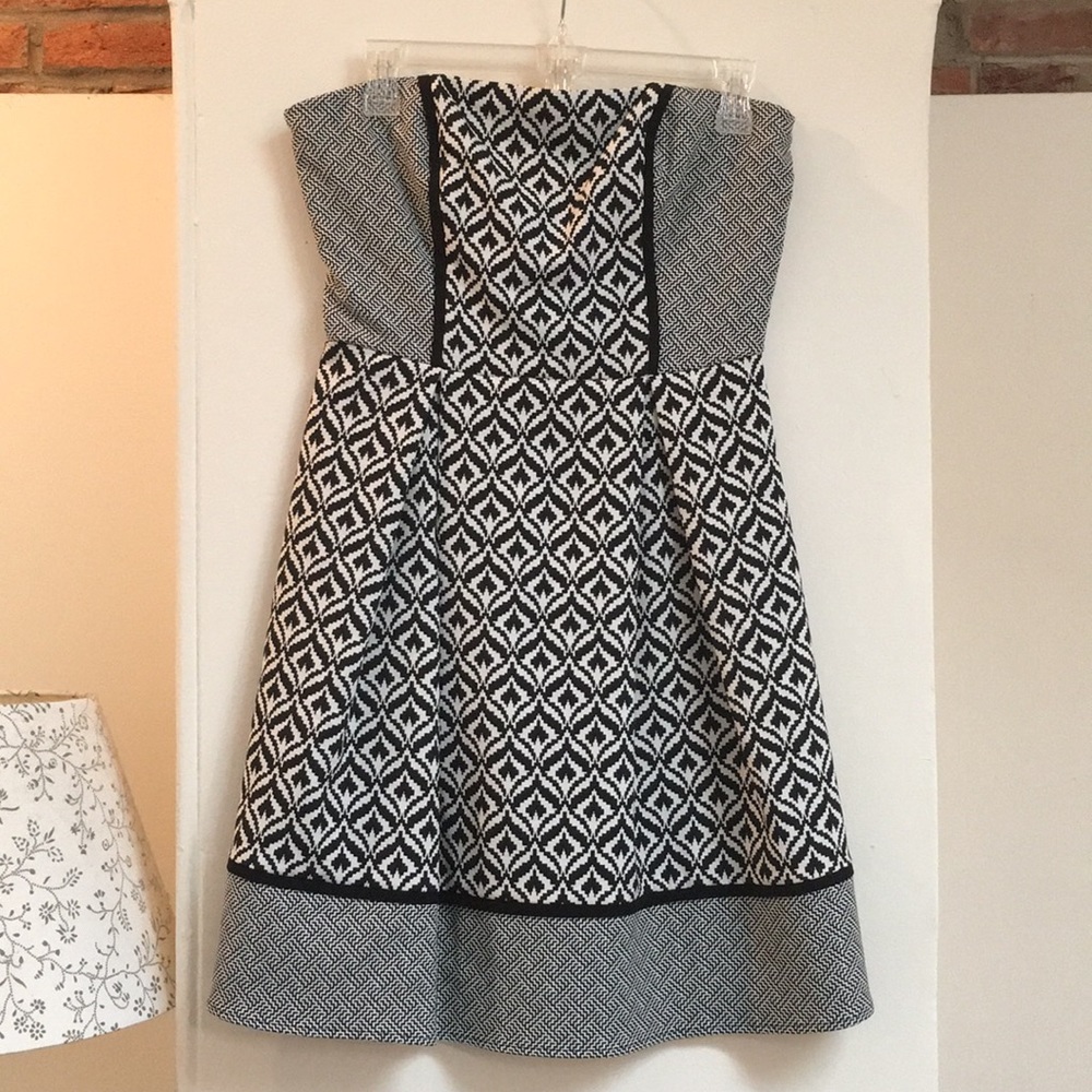 Cute strapless black and white dress